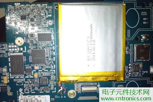 不怕摔的電紙書！一款柔性屏電子書閱讀器拆解