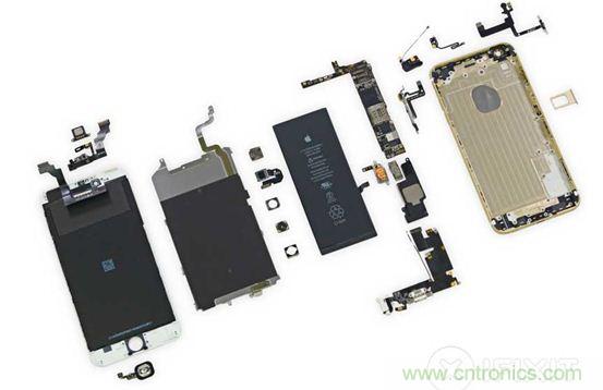 iPhone 6 Plus完全拆卸后可以看到，該產品在較小的空間容納了大量硬件。（來源：iFixit）
