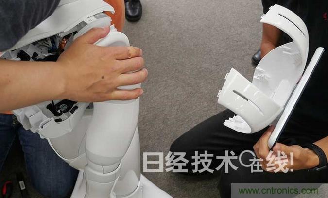 拆解筆記本不過癮，那就來拆拆日本情感機器人吧！