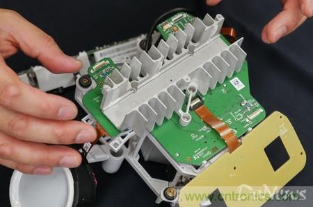 拆解筆記本不過癮，那就來拆拆日本情感機器人吧！