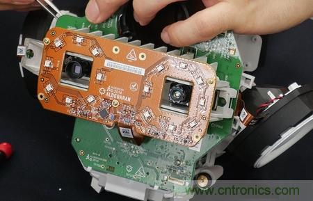 拆解筆記本不過癮，那就來拆拆日本情感機器人吧！